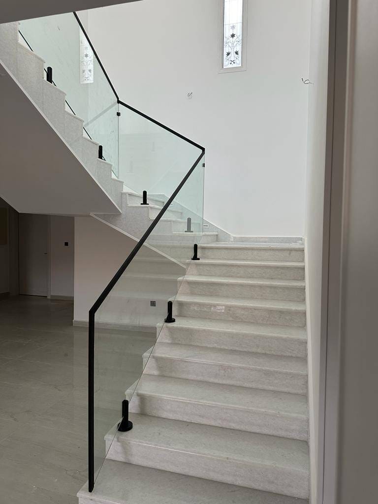 درابزين زجاج